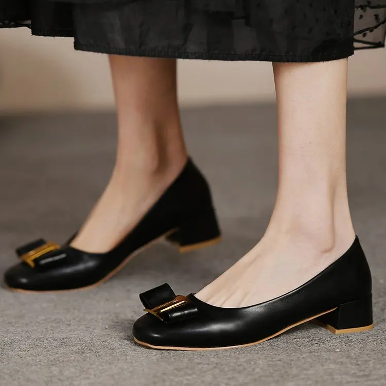 Классические свадебные туфли для невесты, женские туфли-лодочки с металлическим украшением и бантом на высоком каблуке, дизайнерские бренд...
Классические свадебные туфли для невесты, женские туфли-лодочки с металлическим украшением и бантом на высоком каблуке, дизайнерские бренд...