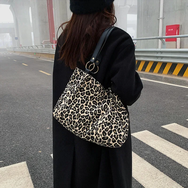 New Women Popular Handbags Large Capacity Leopard Shoulder Bags New 2023 Tote Bags Shopping And Travel Bags Canvas Bags
New Women Popular Handbags Large Capacity Leopard Shoulder Bags New 2023 Tote Bags Shopping And Travel Bags Canvas Bags