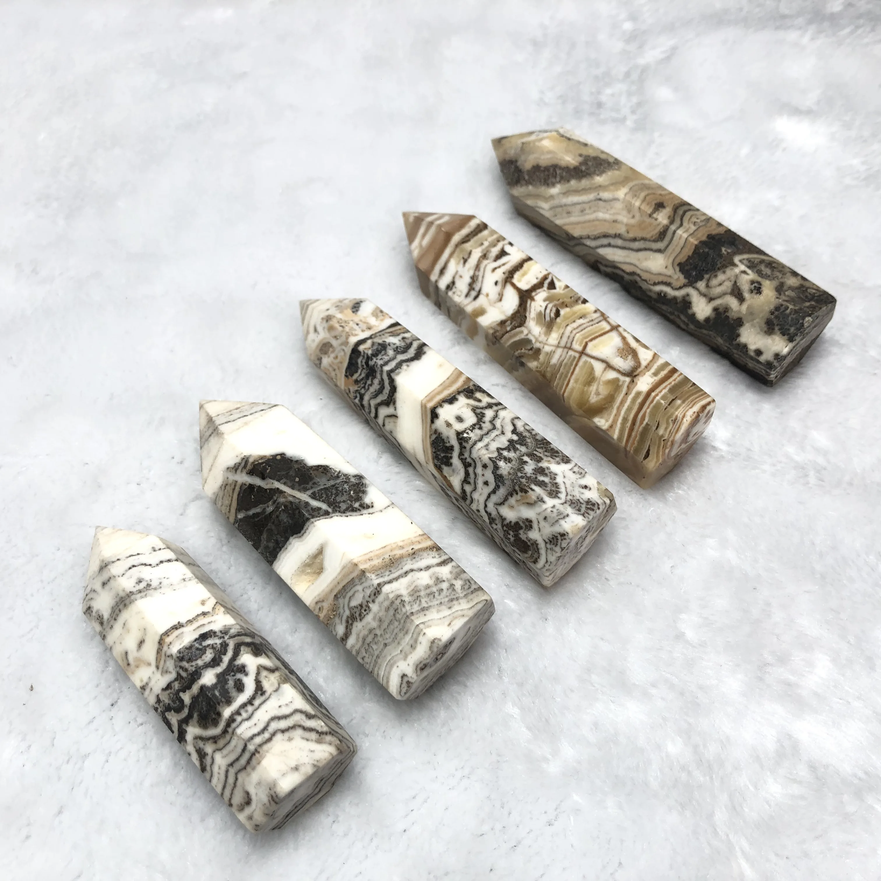 Natural Stripe Calcite Hand-Polished Hexagon Point Crystal Chakra Healing Reiki Feng Shui Home Stone Handicraft Decoration Tower
Natural Stripe Calcite Hand-Polished Hexagon Point Crystal Chakra Healing Reiki Feng Shui Home Stone Handicraft Decoration Tower