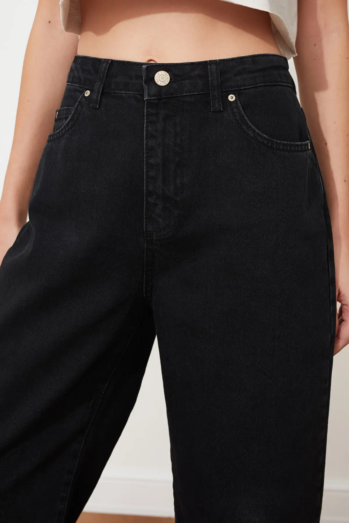 Black High-Waist Wide Leg Jean Women Jeans 2021
Black High-Waist Wide Leg Jean Women Jeans 2021