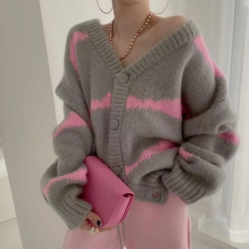 New Women's Sweet Striped Knit Cardigan Loose V-Neck Cashmere Sweater Coat 2022 Autumn Winter Female Fashion Casual Cardigan
New Women's Sweet Striped Knit Cardigan Loose V-Neck Cashmere Sweater Coat 2022 Autumn Winter Female Fashion Casual Cardigan