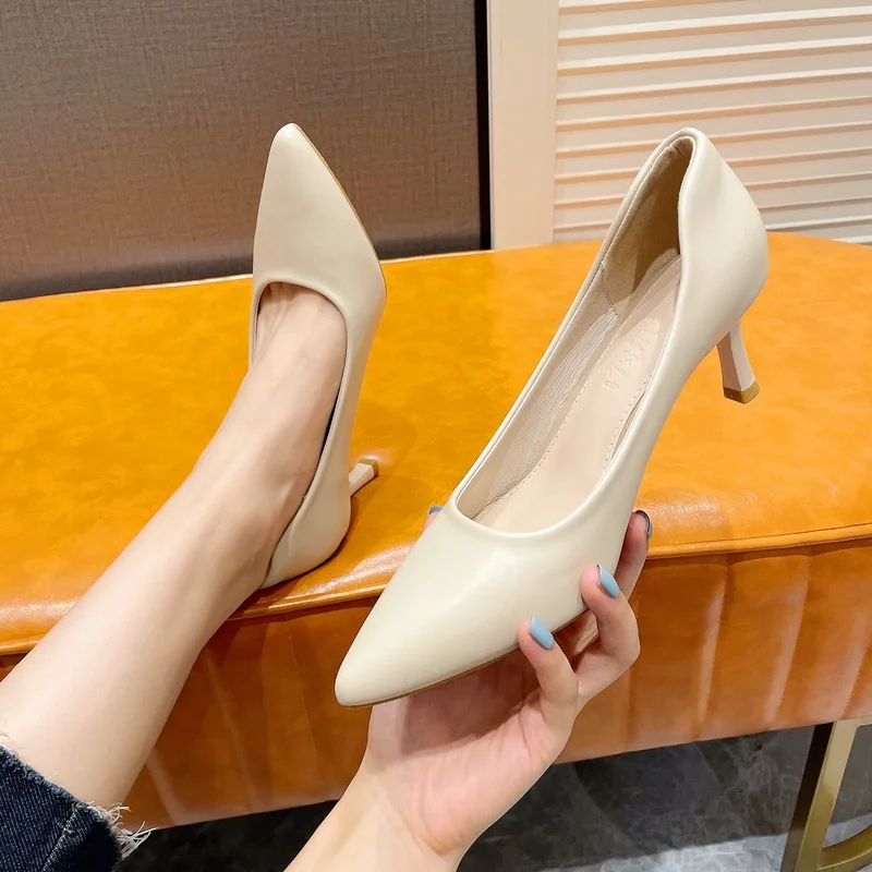 Новинка 2023, черные туфли на высоком каблуке, женские профессиональные туфли на тонком среднем каблуке, с острым носком, удобная Рабочая обув...
Новинка 2023, черные туфли на высоком каблуке, женские профессиональные туфли на тонком среднем каблуке, с острым носком, удобная Рабочая обув...