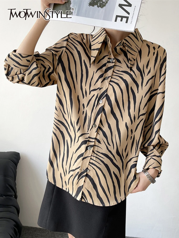 TWOTWINSTYLE Loose Striped Shirts Female Lapel Long Sleeve Single Breasted Hit Color Vintage Blouses Women Clothes Style 2023
TWOTWINSTYLE Loose Striped Shirts Female Lapel Long Sleeve Single Breasted Hit Color Vintage Blouses Women Clothes Style 2023