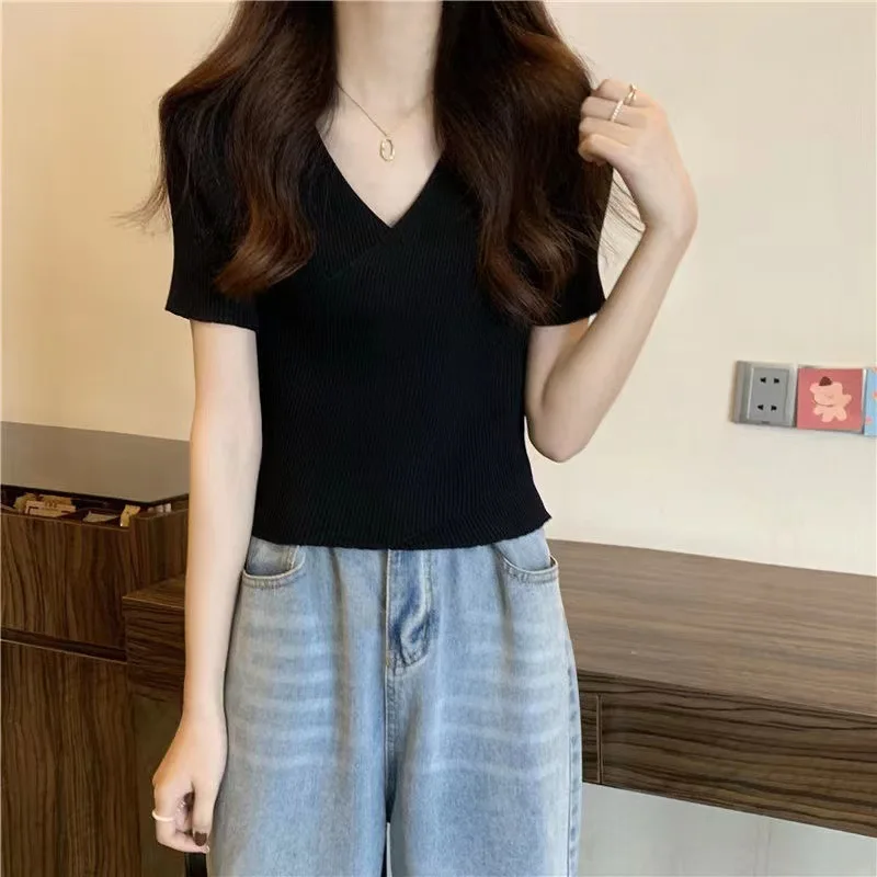 2022 NEW FASHION WOMEN Summer casual all-match V-neck short-sleeved solid color top 2022
2022 NEW FASHION WOMEN Summer casual all-match V-neck short-sleeved solid color top 2022