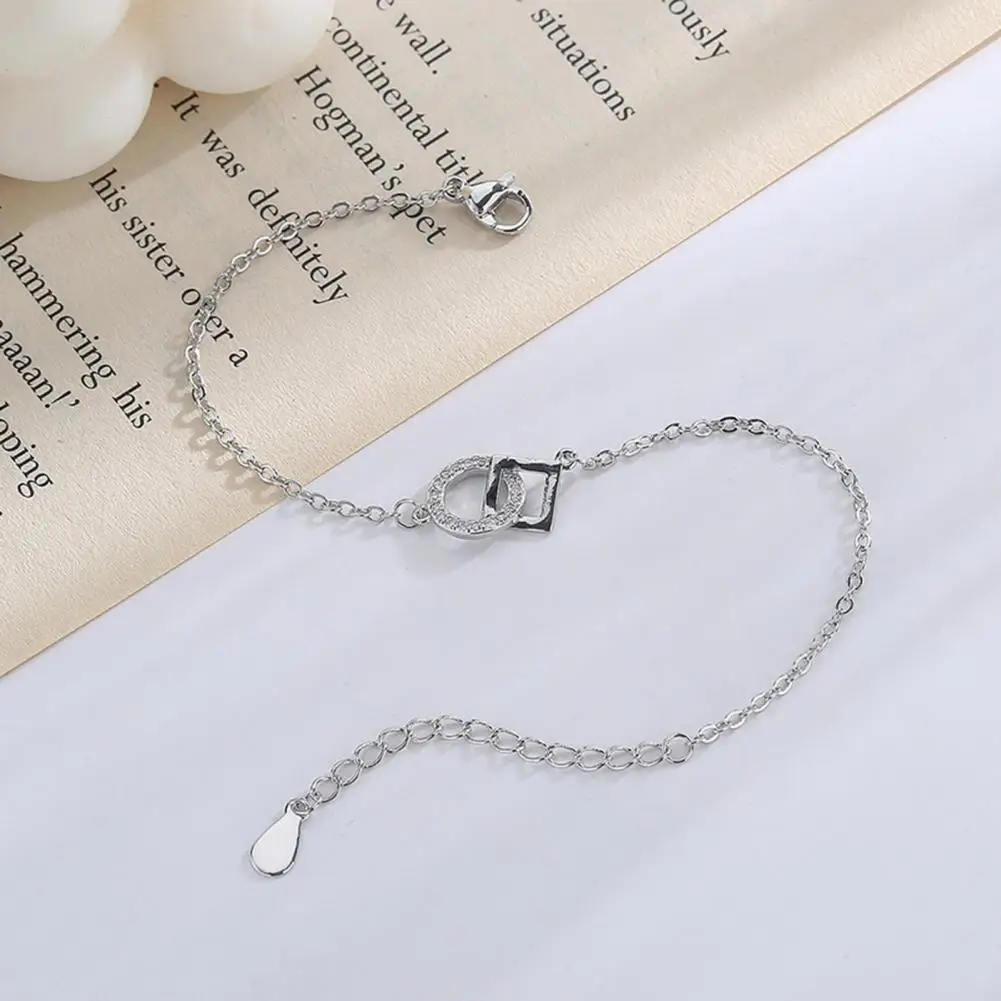 Beautiful Chain Bracelet Shiny Geometric Ladies Square Ring Interlock Charm Chain Bracelet Female Bracelet Women Bracelet
Beautiful Chain Bracelet Shiny Geometric Ladies Square Ring Interlock Charm Chain Bracelet Female Bracelet Women Bracelet