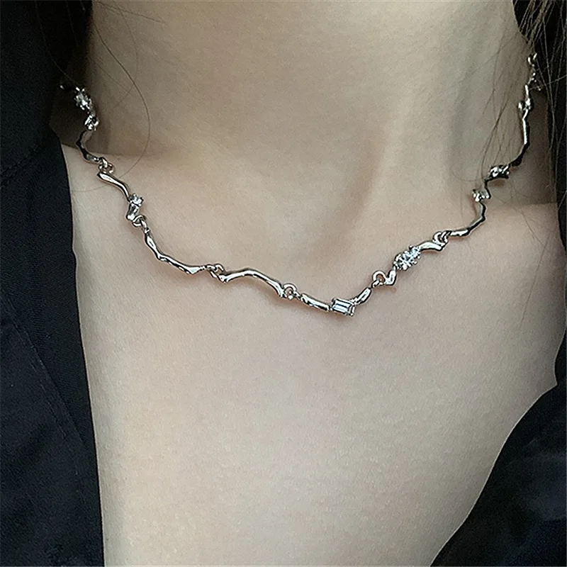 Irregular Wave Pattern Necklace Women's Clavicle Chain Trendy Niche Design Geometric Diamond-studded Sweet and Cool Wind Chain
Irregular Wave Pattern Necklace Women's Clavicle Chain Trendy Niche Design Geometric Diamond-studded Sweet and Cool Wind Chain