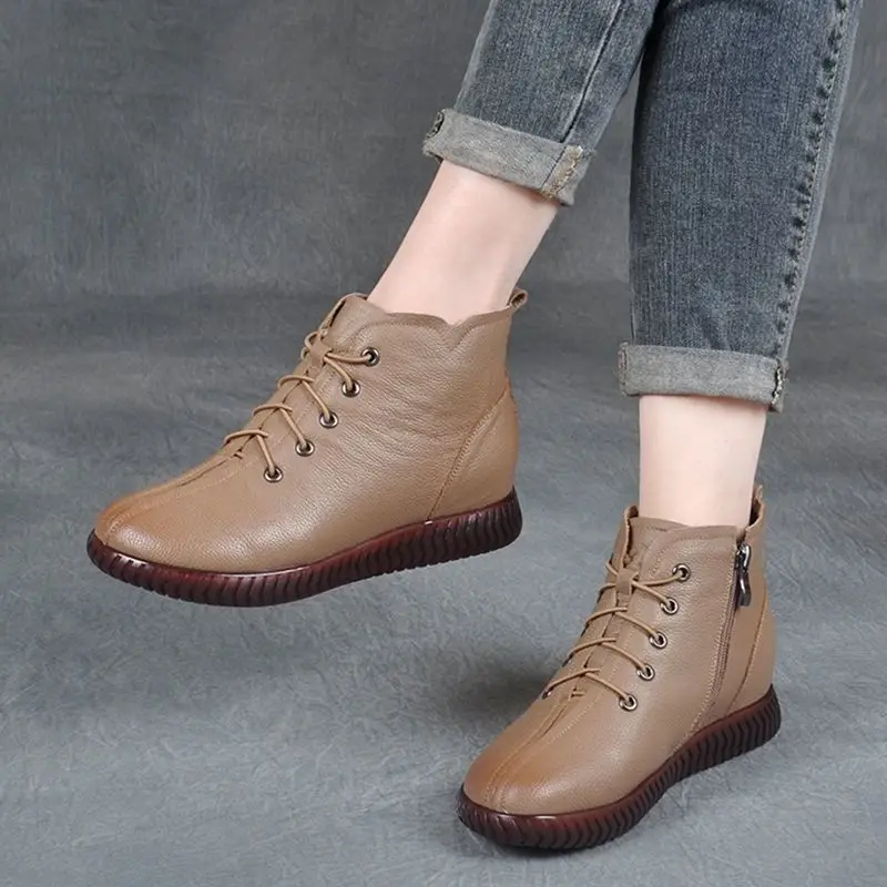 2023 Retro Leather Booties Woman Warm Winter Fur Sneakers Female Waterproof Lace Up Ankle Boots Women Wedges Plush Loafers
2023 Retro Leather Booties Woman Warm Winter Fur Sneakers Female Waterproof Lace Up Ankle Boots Women Wedges Plush Loafers