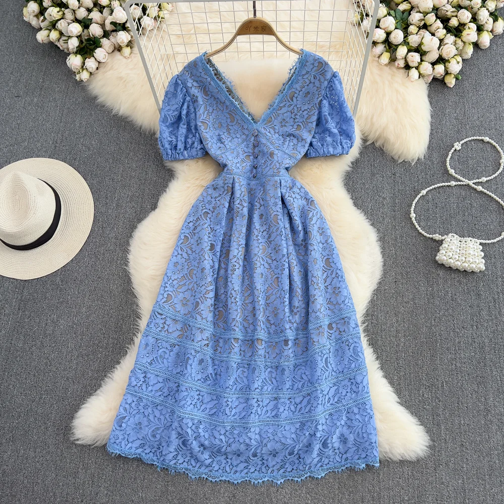 Summer gentle wind short sleeve V-neck close waist thin short sleeve a-word lace dress elegant temperament big swing long skirt
Summer gentle wind short sleeve V-neck close waist thin short sleeve a-word lace dress elegant temperament big swing long skirt