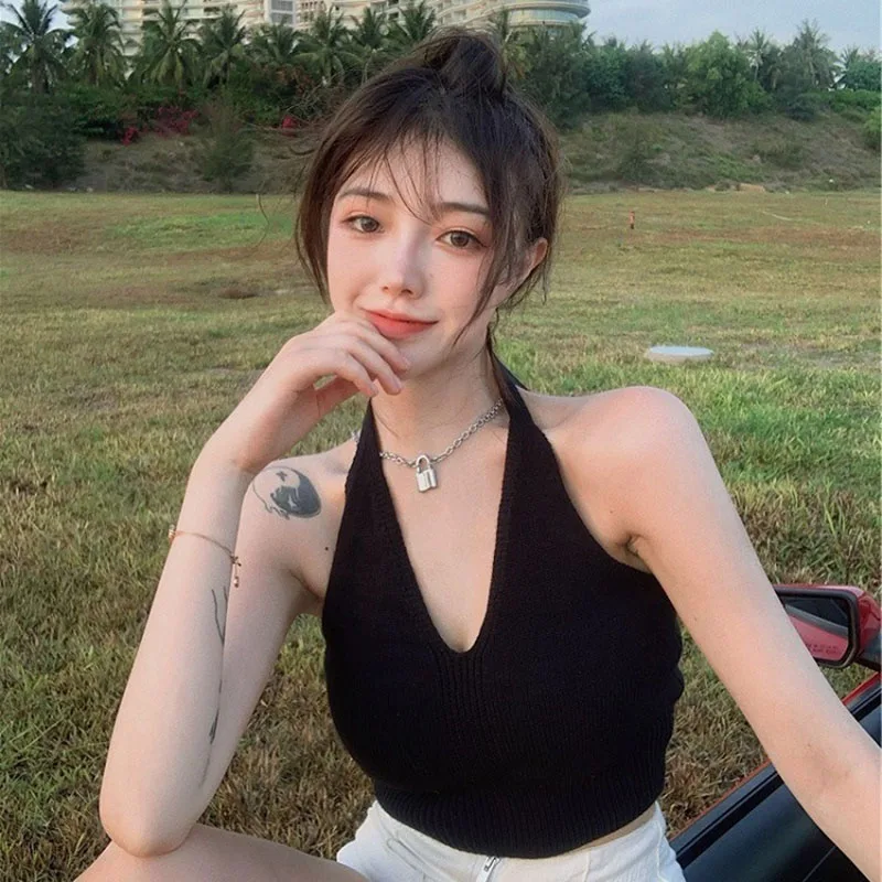 Summer Women's T-Shirt Half-Open Camis Knit Slim Thin Solid Color V Neck Vest Tank Top Fashion Sexy Sleeveless Women's Crop Top
Summer Women's T-Shirt Half-Open Camis Knit Slim Thin Solid Color V Neck Vest Tank Top Fashion Sexy Sleeveless Women's Crop Top