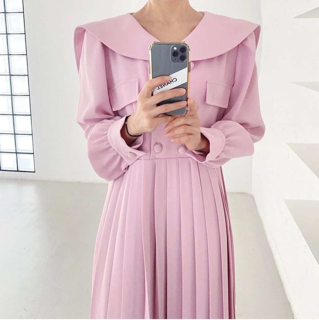 2022 Runway Vintage Korean Women Spring Autumn Loose Casual Turn Down Collar Long Sleeve Double Breasted Pleated Maxi Dress
2022 Runway Vintage Korean Women Spring Autumn Loose Casual Turn Down Collar Long Sleeve Double Breasted Pleated Maxi Dress