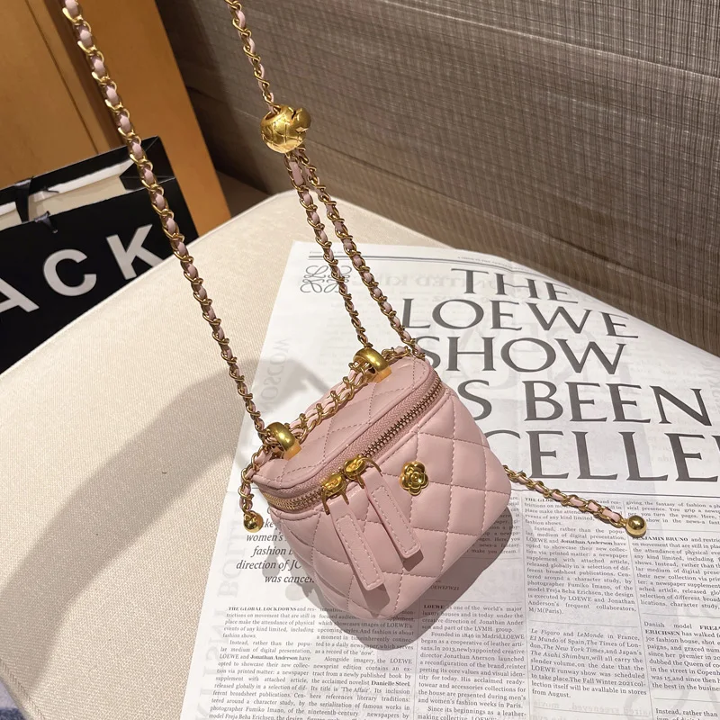 New Female Diamond Lattice Box Crossbody Bags for Women 2020 Luxury Handbags Designer Ladies Hand Shoulder Messenger Bag
New Female Diamond Lattice Box Crossbody Bags for Women 2020 Luxury Handbags Designer Ladies Hand Shoulder Messenger Bag