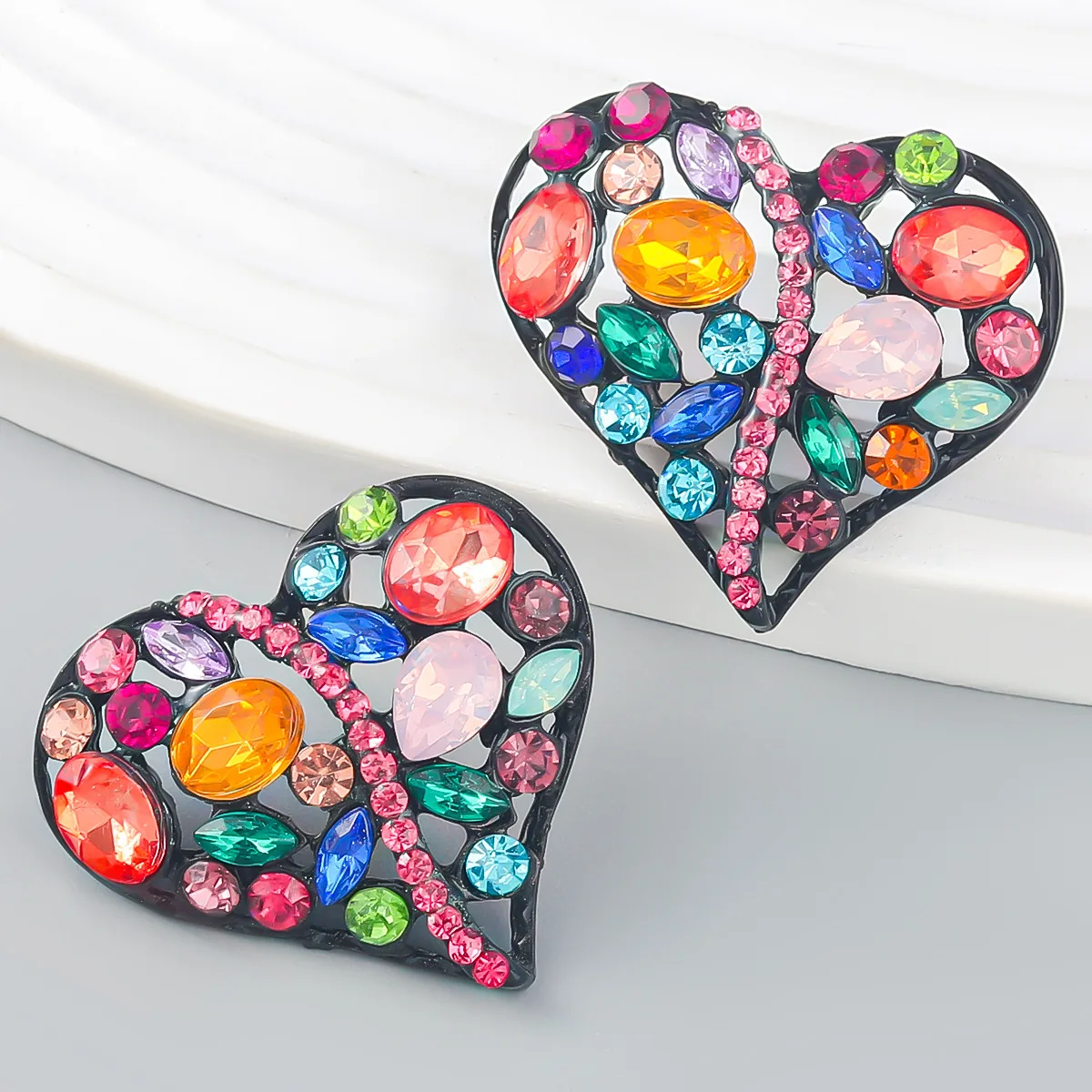New Trend Multicolor Rhinestone Heart shaped Earrings Women's Earrings Dinner Wedding Accessories Fashion Statement Jewelry
New Trend Multicolor Rhinestone Heart shaped Earrings Women's Earrings Dinner Wedding Accessories Fashion Statement Jewelry