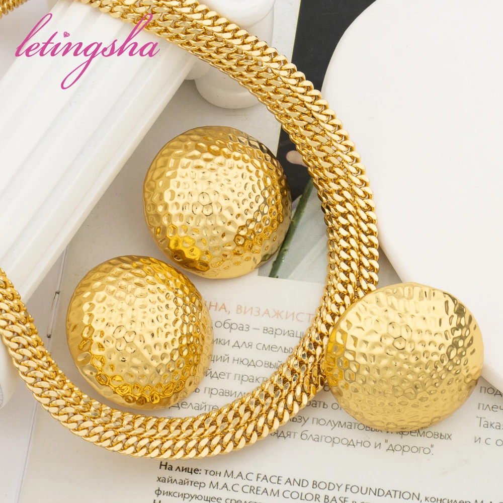 African Gold Color Trend Jewelry Sets Dubai Classic Big Ball Earrings Rings Chunky Choker Chain Sets For Women Party Gifts
African Gold Color Trend Jewelry Sets Dubai Classic Big Ball Earrings Rings Chunky Choker Chain Sets For Women Party Gifts