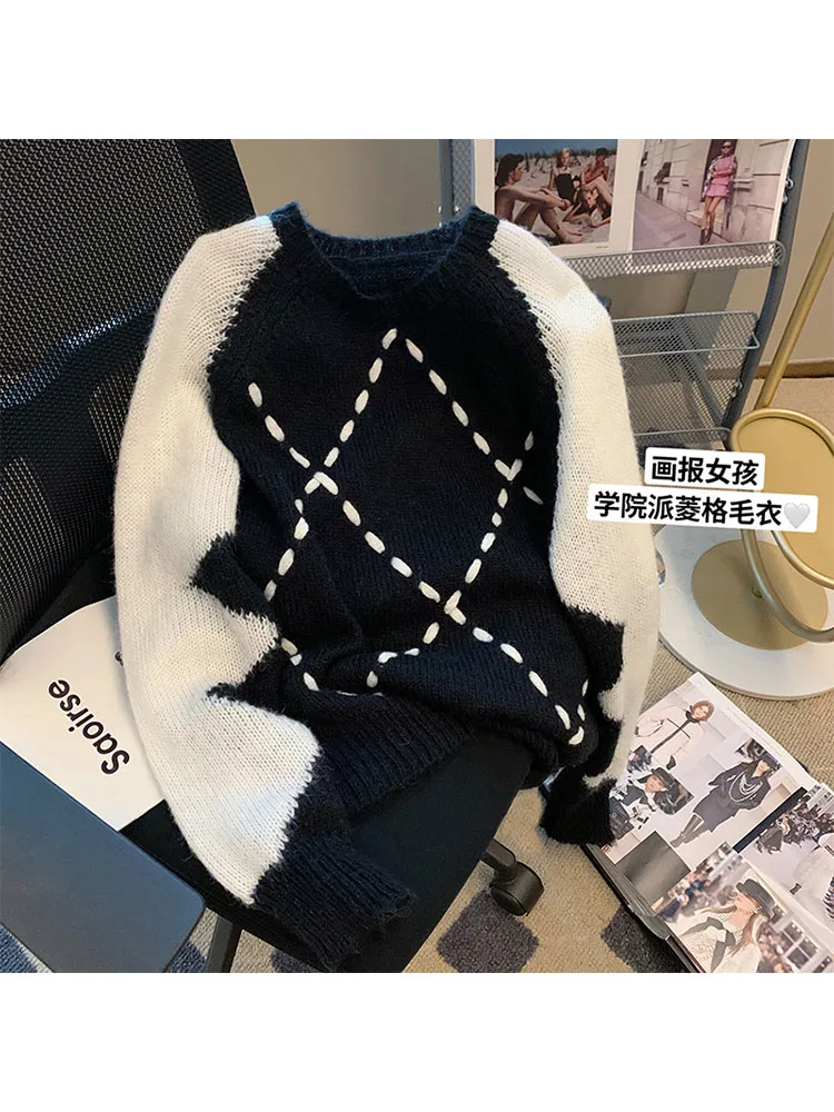 Women Knitwear Black White Contrast Color Patchwork Loose Knitwear Autumn Winter Long Sleeve Female Sweater Preppy Style Vintage
Women Knitwear Black White Contrast Color Patchwork Loose Knitwear Autumn Winter Long Sleeve Female Sweater Preppy Style Vintage
