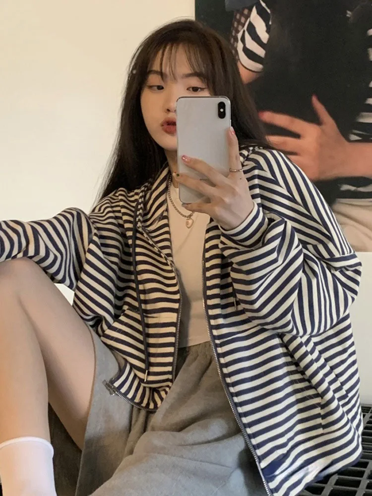 2023 Streetwear Fashion Autumn New Striped Hoodies Women Japanese Kawaii Vintage Cropped Hoody Sweatshirt Harajuku Y2k Aesthetic
2023 Streetwear Fashion Autumn New Striped Hoodies Women Japanese Kawaii Vintage Cropped Hoody Sweatshirt Harajuku Y2k Aesthetic