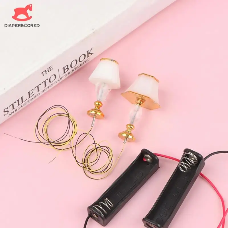 1pc Mini 1/12 Scale Dollhouse Accessories Miniature Desk Lamp Night Lamp With Battery Operated With ON/OFF Switch
1pc Mini 1/12 Scale Dollhouse Accessories Miniature Desk Lamp Night Lamp With Battery Operated With ON/OFF Switch