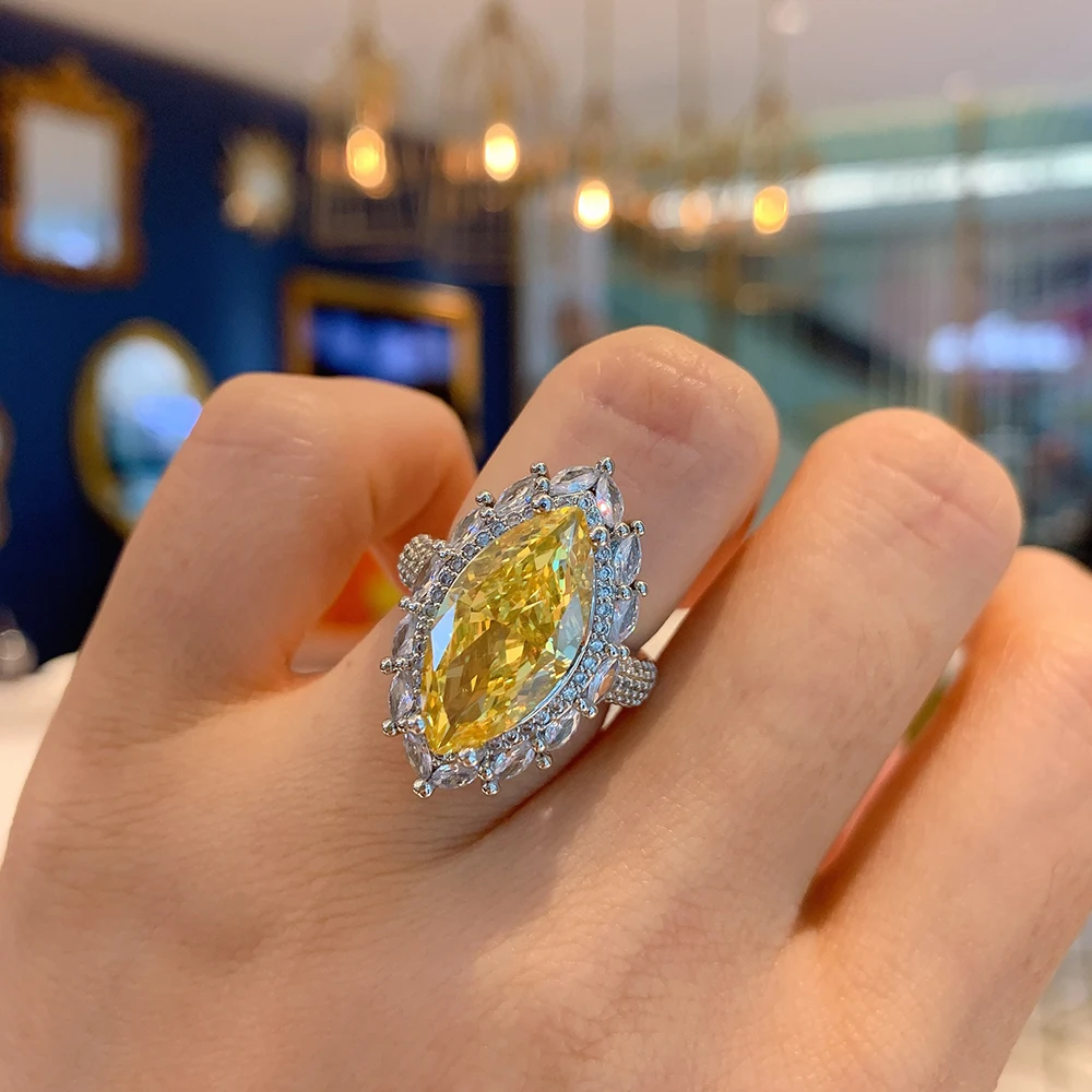 Женское кольцо с имитацией топаза и цирконом, в форме оливы
Женское кольцо с имитацией топаза и цирконом, в форме оливы