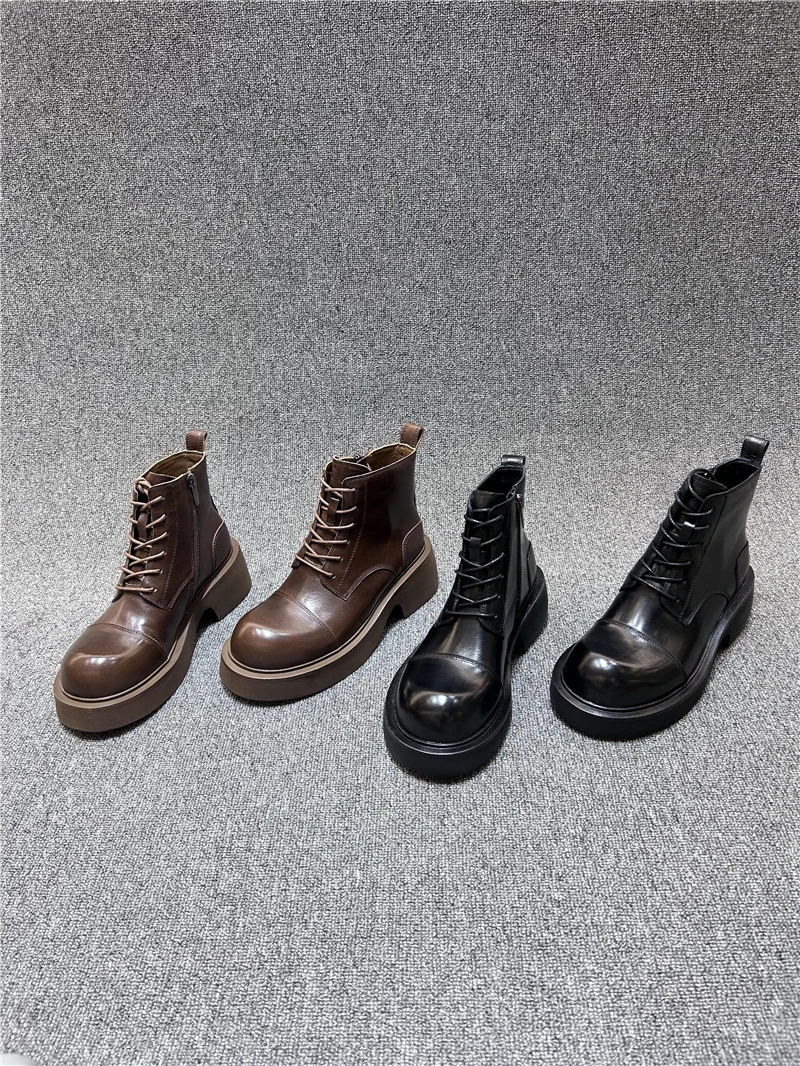 Autumn and Winter New Women's Boots Cowhide Round Head Retro Thick Sole Short Boots
Autumn and Winter New Women's Boots Cowhide Round Head Retro Thick Sole Short Boots