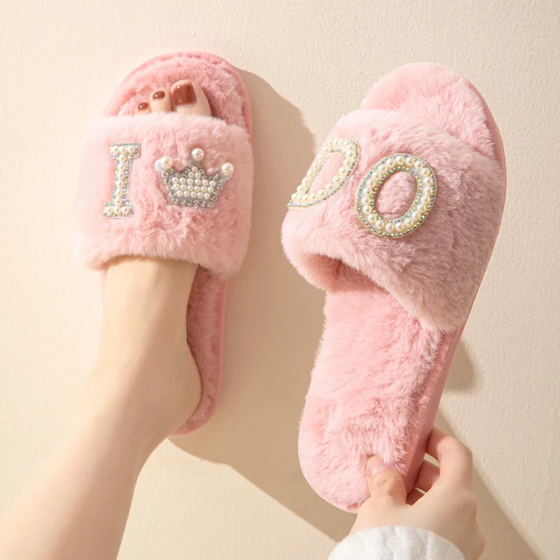Plush slippers for women's indoor home, anti slip cotton slippers, cute plush and thickened plush slippers for autumn and winter
Plush slippers for women's indoor home, anti slip cotton slippers, cute plush and thickened plush slippers for autumn and winter