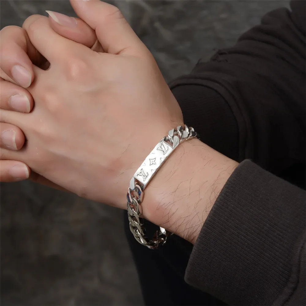 S925 Sterling Silver Luxury Brand Jewelry, Charm Bracelet for Men and Women, Thai Silver 10mm Thick Fashion Couple Cuban Chain
S925 Sterling Silver Luxury Brand Jewelry, Charm Bracelet for Men and Women, Thai Silver 10mm Thick Fashion Couple Cuban Chain