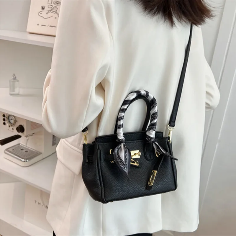 New Fashion Solid Color Shoulder Bag Crossbody Bags for Women PU Leather Purse Female Designer Handbags Women all-match Bags
New Fashion Solid Color Shoulder Bag Crossbody Bags for Women PU Leather Purse Female Designer Handbags Women all-match Bags