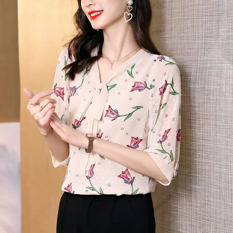 Printed chiffon shirt female 2023 spring and summer new chiffon shirt covered with loose belly short sleeve shirt female blouse
Printed chiffon shirt female 2023 spring and summer new chiffon shirt covered with loose belly short sleeve shirt female blouse