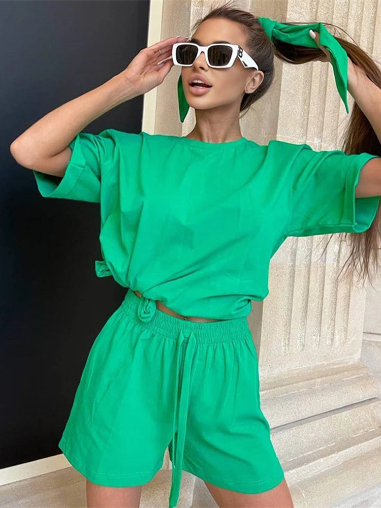KBAT Women Classic Tracksuit Casual Green Suit Shorts With T-shirt Women Top Loose Oversize Cotton Summer Two Piece Sets
KBAT Women Classic Tracksuit Casual Green Suit Shorts With T-shirt Women Top Loose Oversize Cotton Summer Two Piece Sets