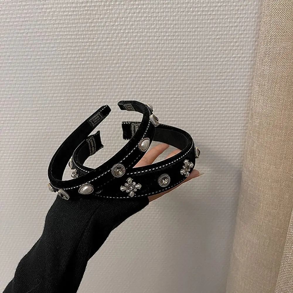 Baroque Women Hair Accessories Face Wash Velvet Fashion Design Make up Hair Band Korean Style Hair Wear Pearls Headband
Baroque Women Hair Accessories Face Wash Velvet Fashion Design Make up Hair Band Korean Style Hair Wear Pearls Headband