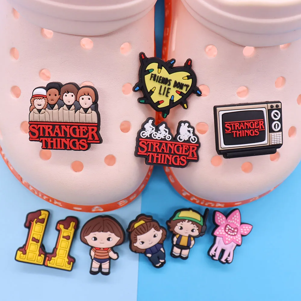 Single Sale 1pcs PVC Shoe Charms Television Monster People Slipper Accessories Garden Shoe Ornament Buckle For Kids Gift
Single Sale 1pcs PVC Shoe Charms Television Monster People Slipper Accessories Garden Shoe Ornament Buckle For Kids Gift