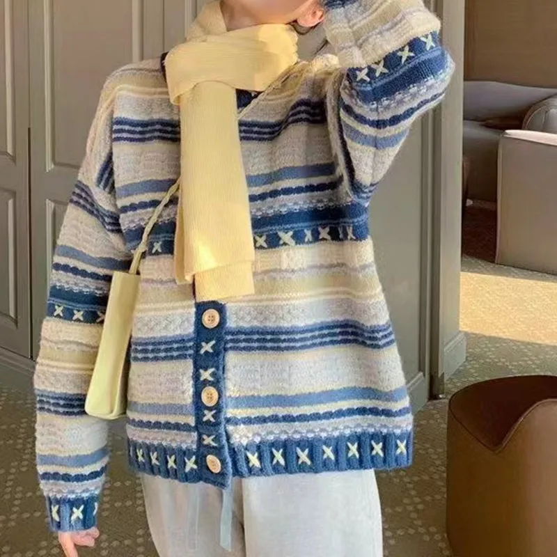 2022 Autumn and Winter New Korean Version of The Retro Knitted Sweater Relaxed Atmosphere Loose Round Neck Sweater Jacket
2022 Autumn and Winter New Korean Version of The Retro Knitted Sweater Relaxed Atmosphere Loose Round Neck Sweater Jacket