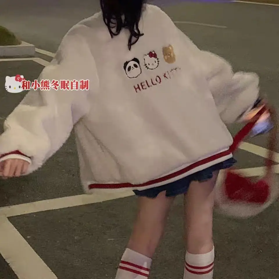 Sanrios Kawaii аниме Hello Kitty Милая мультяшная Студенческая куртка для девочек Свободная бейсбольная куртка из овечьей шерсти подарок на день рождения
Sanrios Kawaii аниме Hello Kitty Милая мультяшная Студенческая куртка для девочек Свободная бейсбольная куртка из овечьей шерсти подарок на день рождения