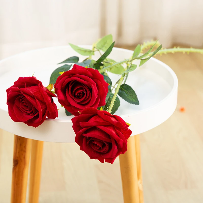 Simulation Velvet Rose Single Flower Fake Flower Wedding Hand Holding Decoration Material Living Room Bedroom Wedding Flower
Simulation Velvet Rose Single Flower Fake Flower Wedding Hand Holding Decoration Material Living Room Bedroom Wedding Flower