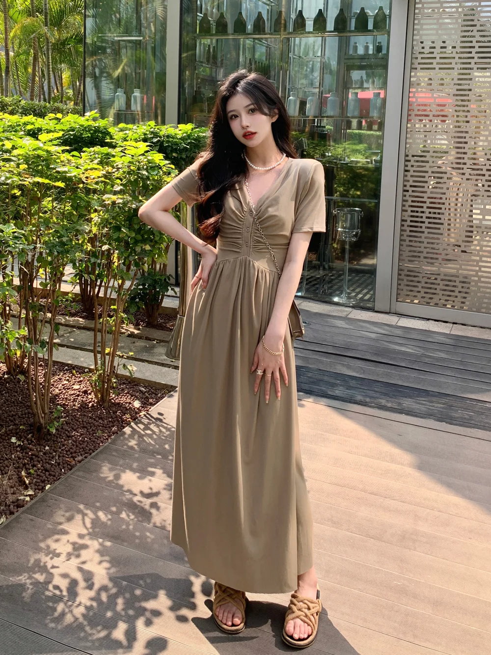 Women's V-neck Pleated Hem Unique Long Dress Fashionable, Elegant, Comfortable and Gentle
Women's V-neck Pleated Hem Unique Long Dress Fashionable, Elegant, Comfortable and Gentle