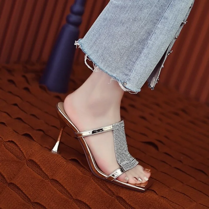 Тапки женские вечерние с открытым носком, 7 см, 2022
Тапки женские вечерние с открытым носком, 7 см, 2022