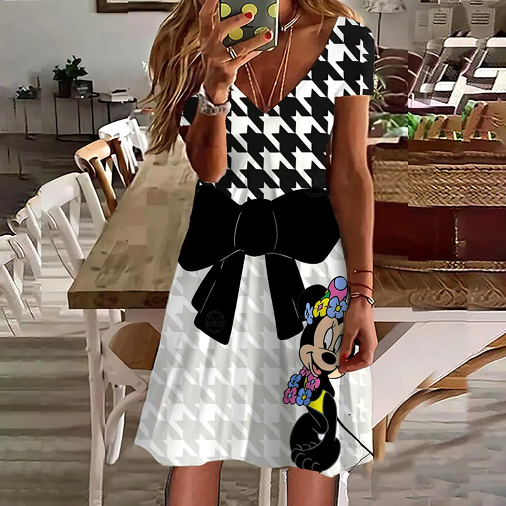 New Disney Mickey And Minnie Houndstooth Cosplay Dress Female V-neck Retro Elegant Loose Knee-length Dress
New Disney Mickey And Minnie Houndstooth Cosplay Dress Female V-neck Retro Elegant Loose Knee-length Dress