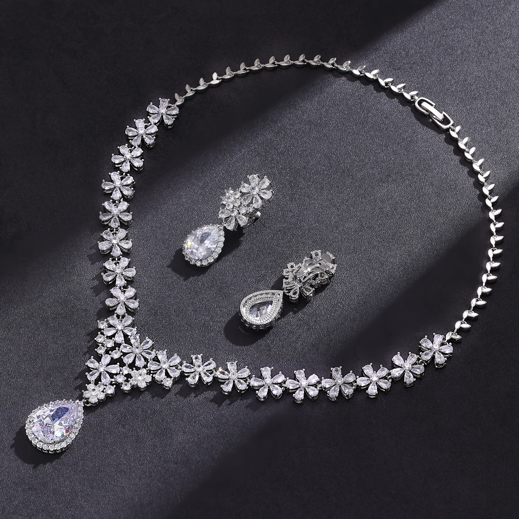 4pcs Dubai Cubic Zirconia Tassel Drop Big Chunky Wedding Bridal Necklace Luxury Jewelry Sets for Brides Party
4pcs Dubai Cubic Zirconia Tassel Drop Big Chunky Wedding Bridal Necklace Luxury Jewelry Sets for Brides Party