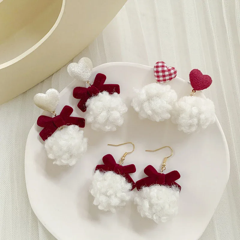 1 Pair Love Red Bow Earrings Christmas Plush Earrings Korean Sweet Wild Autumn Winter Ins Cute Hair Ball Earrings Ear Clip
1 Pair Love Red Bow Earrings Christmas Plush Earrings Korean Sweet Wild Autumn Winter Ins Cute Hair Ball Earrings Ear Clip