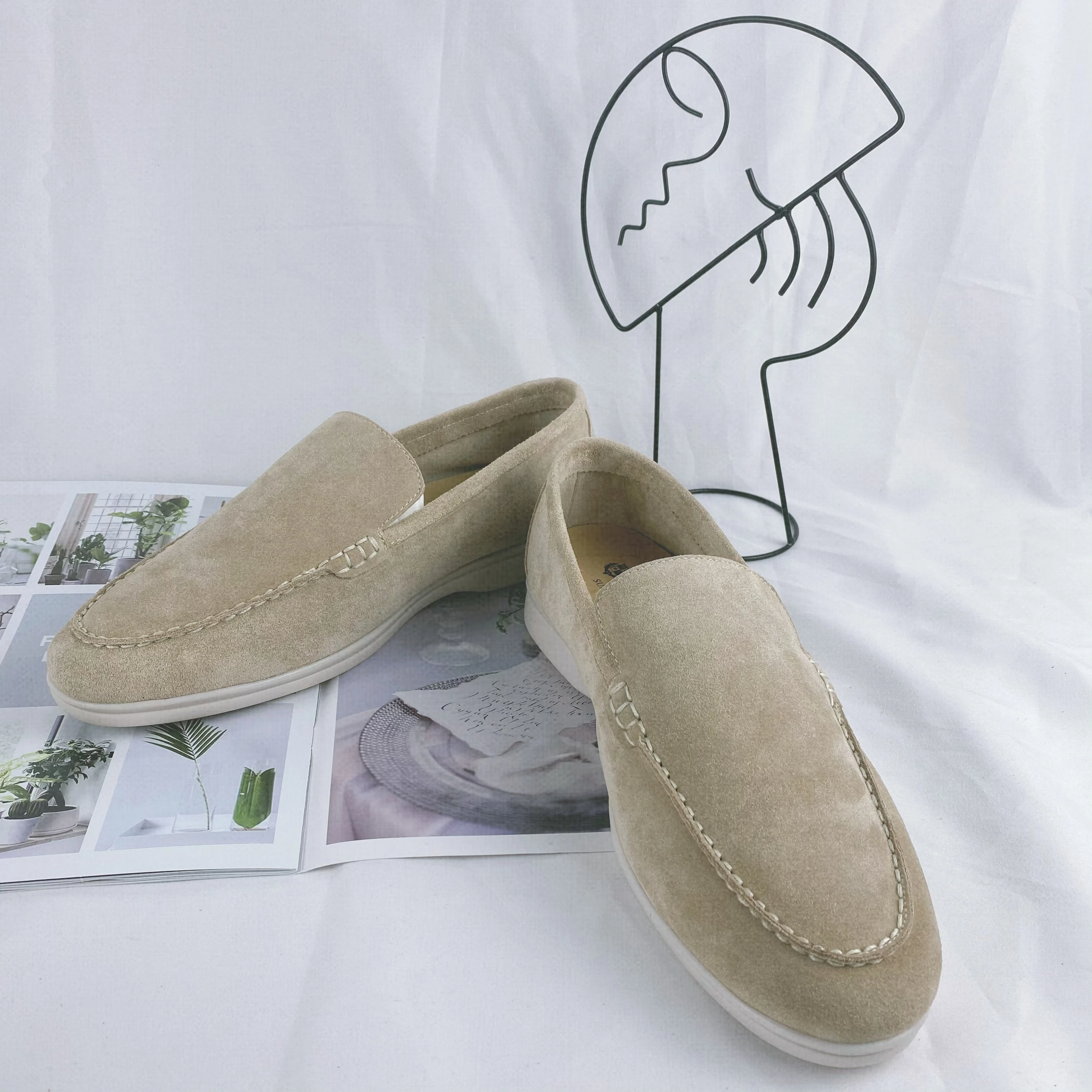 Men's Classic Comfort Suede Loafers Top Quality Real Cowhide Casual Shoes Four Season Flats Luxury Walking Shoes
Men's Classic Comfort Suede Loafers Top Quality Real Cowhide Casual Shoes Four Season Flats Luxury Walking Shoes