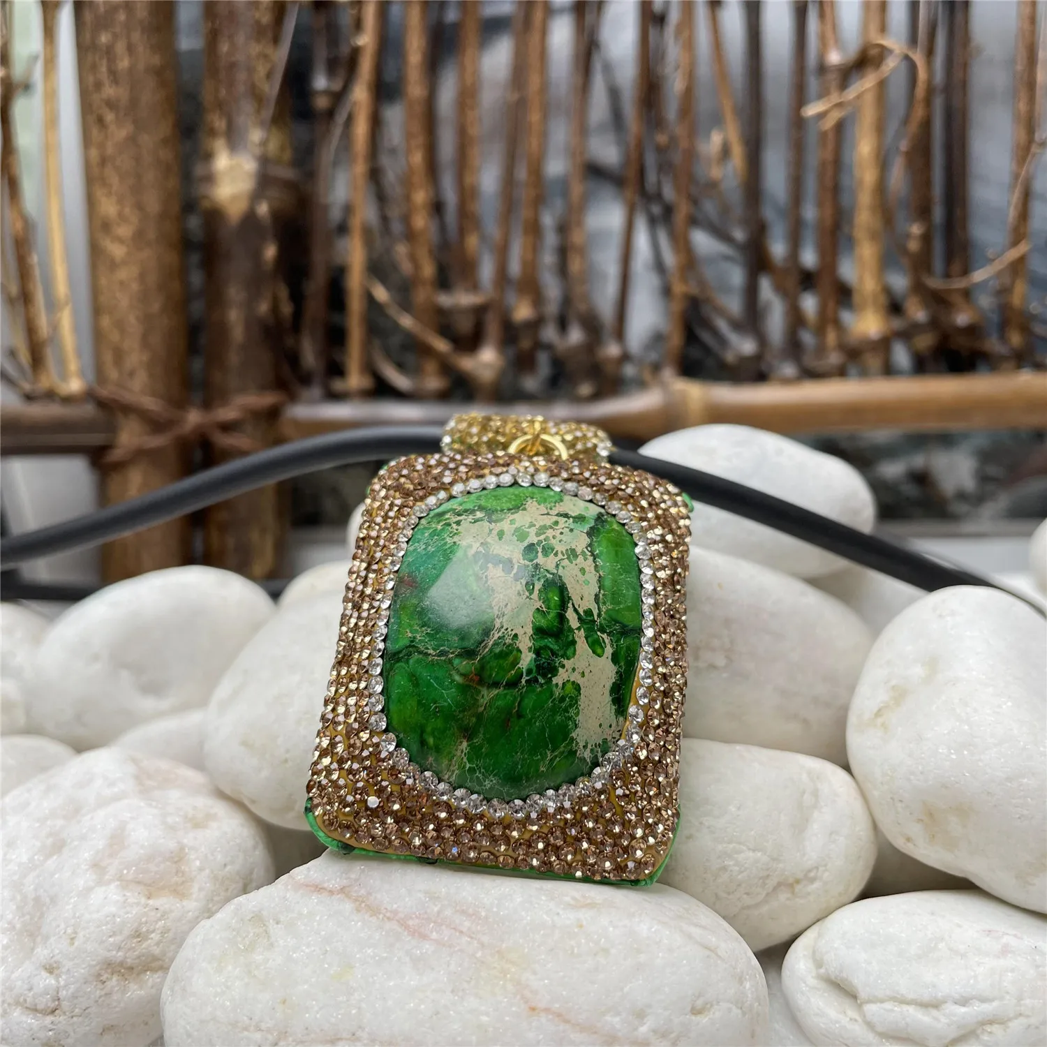 European and American style green imperial stone rhinestone pendant ladies personality trend temperament necklace jewelry
European and American style green imperial stone rhinestone pendant ladies personality trend temperament necklace jewelry