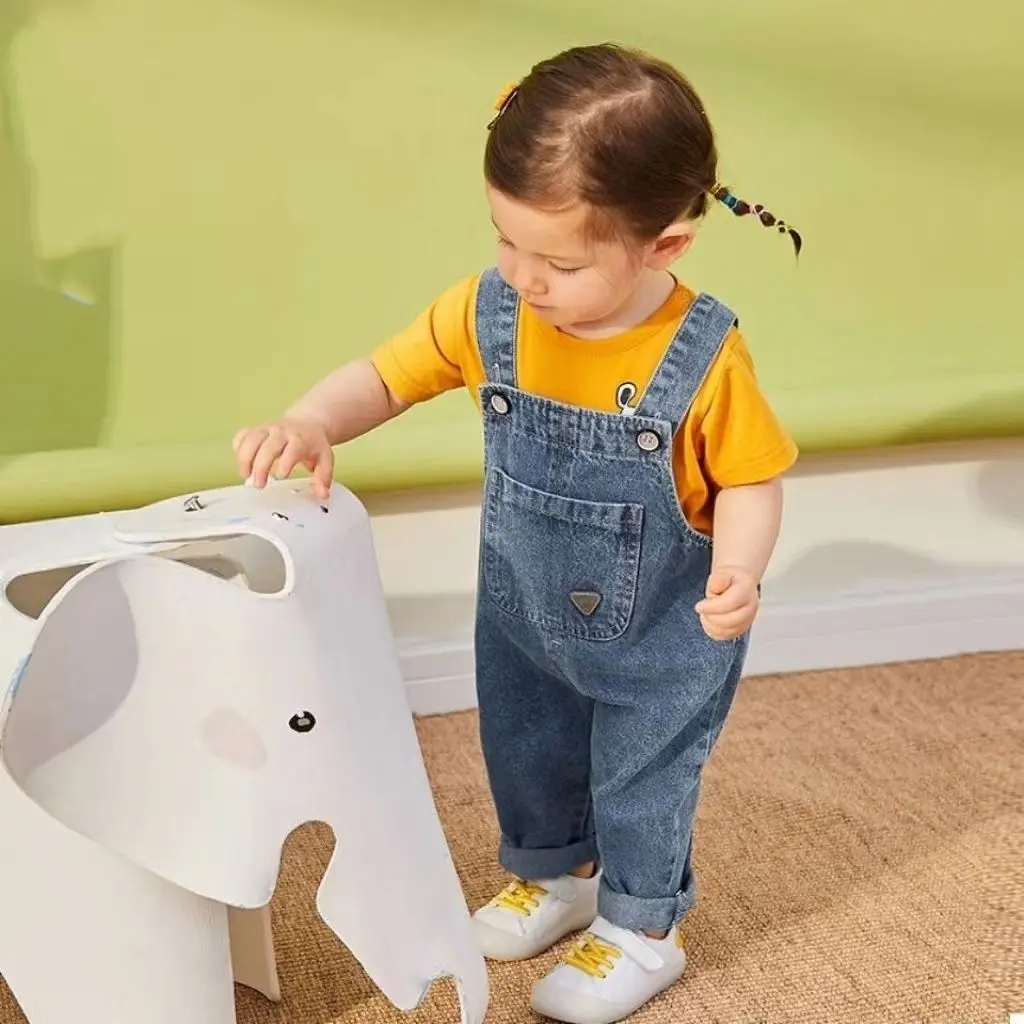 Boys' And Girls' Denim Suspenders Spring And Autumn Outdoor Jumpsuit Trousers Dirt Resistant And Wear-resistant Simple Pants
Boys' And Girls' Denim Suspenders Spring And Autumn Outdoor Jumpsuit Trousers Dirt Resistant And Wear-resistant Simple Pants