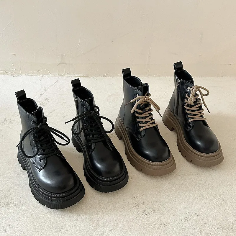 Тапки женские на платформе, базовые Шлепанцы из искусственной кожи, на резиновой подошве, на средней платформе 
Тапки женские на платформе, базовые Шлепанцы из искусственной кожи, на резиновой подошве, на средней платформе