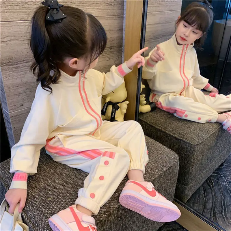 Girls suit spring 2022 new children's jacket pants Western style sportswear girls two-piece suit
Girls suit spring 2022 new children's jacket pants Western style sportswear girls two-piece suit