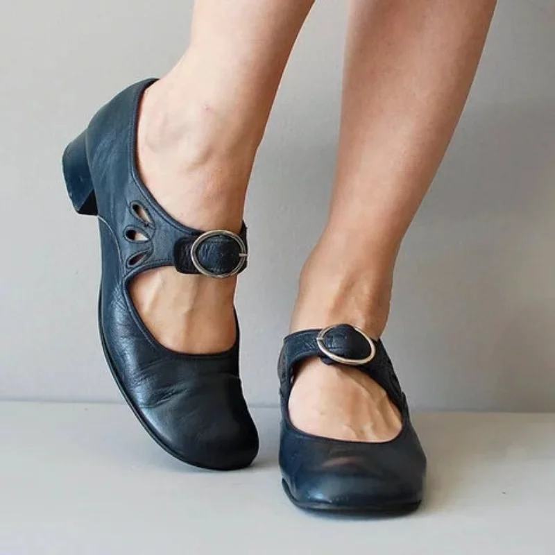 Women's high heels spring 2023 new low heels 34-43 buckle shallow mouth single shoes high heels
Women's high heels spring 2023 new low heels 34-43 buckle shallow mouth single shoes high heels