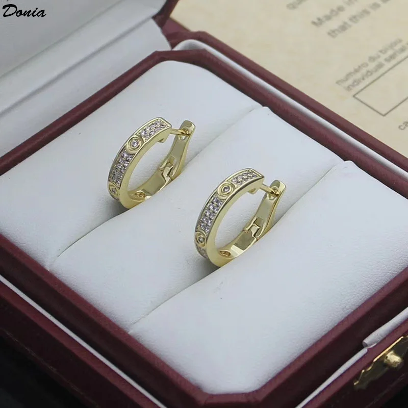 Donia Jewelry New Fashion C-Shaped Titanium Steel Micro-Inlaid AAA Zircon Silver Needle Luxury Earrings
Donia Jewelry New Fashion C-Shaped Titanium Steel Micro-Inlaid AAA Zircon Silver Needle Luxury Earrings