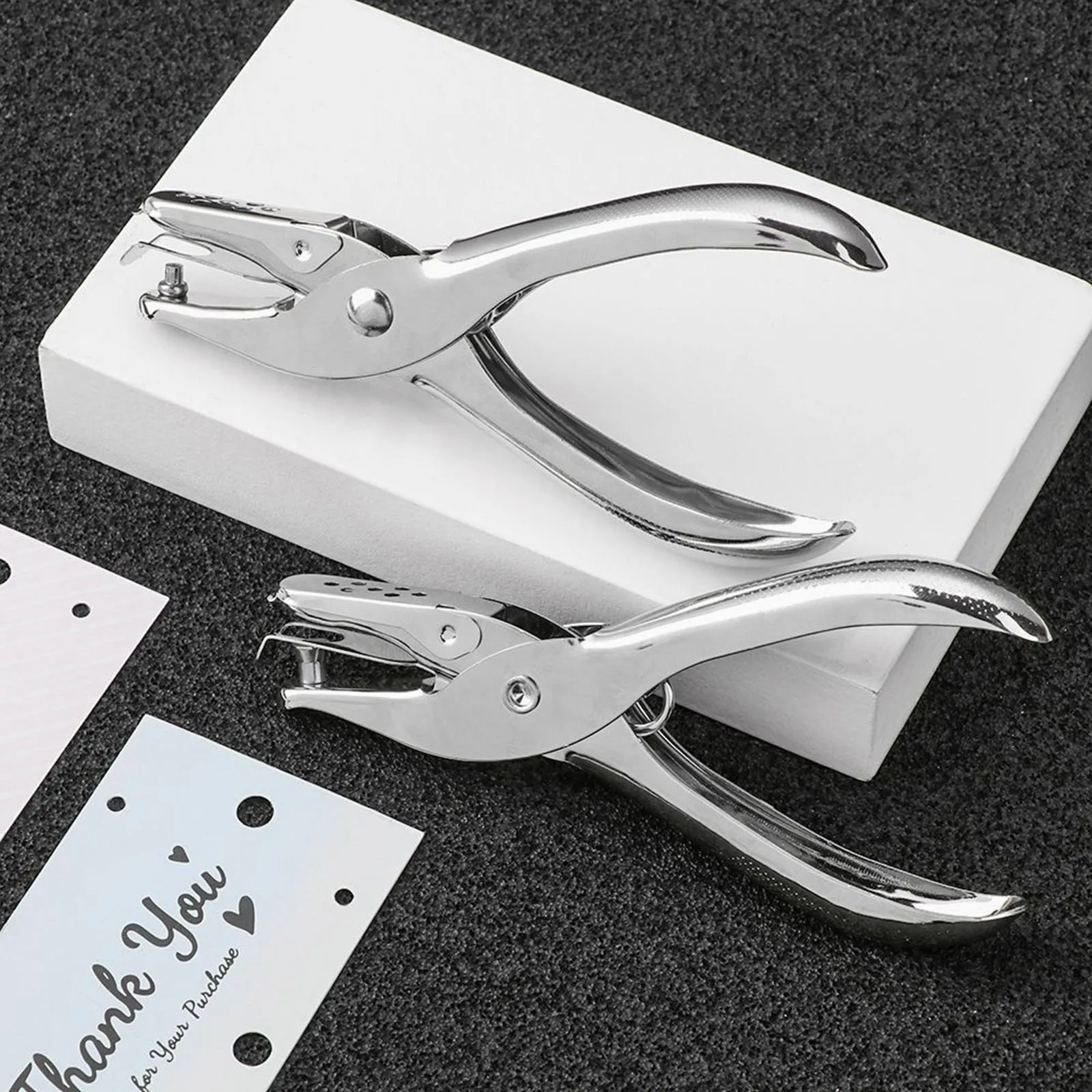 20pcs Metal Hole Puncher 6mm Pore Diameter Punch Pliers Single Hole Puncher Hand Paper Scrapbooking Greeting Cards Punches
20pcs Metal Hole Puncher 6mm Pore Diameter Punch Pliers Single Hole Puncher Hand Paper Scrapbooking Greeting Cards Punches