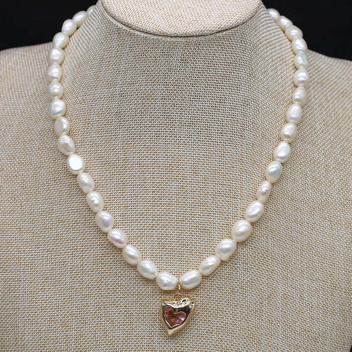 Fashion Heart Pendant Vintage Pearl Necklace Loose White Pearl High Quality for Women Girl Wedding Banquet Necklace Gifts
Fashion Heart Pendant Vintage Pearl Necklace Loose White Pearl High Quality for Women Girl Wedding Banquet Necklace Gifts