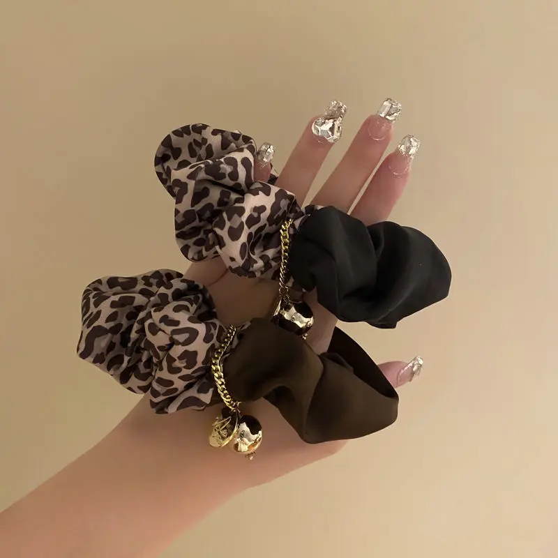 Leopard Patchwork Hair Rope Metal Pendant French Elastic Hair Bands Modern Style Silk Ribbon Fabrics For Women Hair Accessories
Leopard Patchwork Hair Rope Metal Pendant French Elastic Hair Bands Modern Style Silk Ribbon Fabrics For Women Hair Accessories