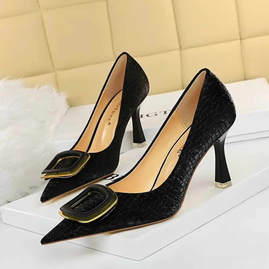 Fashionable nightclub show thin party shoes high heels square buckle stone grain single shoes
Fashionable nightclub show thin party shoes high heels square buckle stone grain single shoes