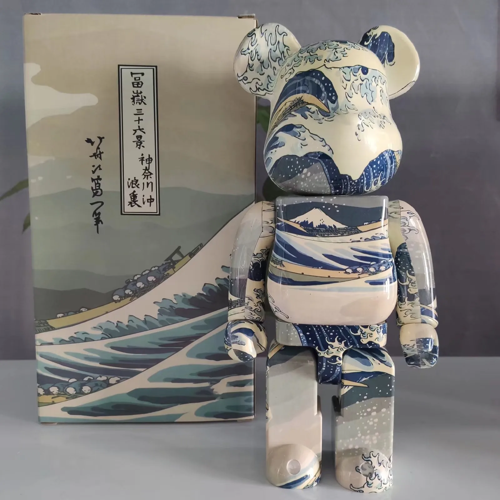 Bearbrick 400% 28cm Bear Kazuo Beizhai Kanagawa Japan Surfing HandmadeSuper Play Classic Pattern Sports Collection Doll
Bearbrick 400% 28cm Bear Kazuo Beizhai Kanagawa Japan Surfing HandmadeSuper Play Classic Pattern Sports Collection Doll