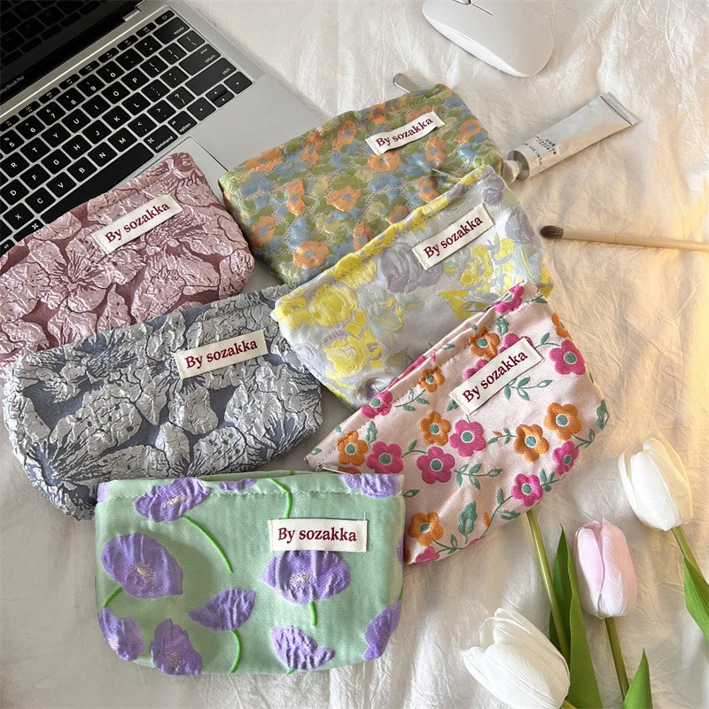 Vintage Jacquard Women's Makeup Bag Mini Lipstick Storage Bag Portable Ladies Small Handbags Girls Pencil Pouch Cosmetic Bags
Vintage Jacquard Women's Makeup Bag Mini Lipstick Storage Bag Portable Ladies Small Handbags Girls Pencil Pouch Cosmetic Bags